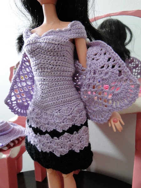 Roupinhas de Crochet para a Barbie  Roupas de crochê para bonecas, Roupas  barbie de crochê, Crochê