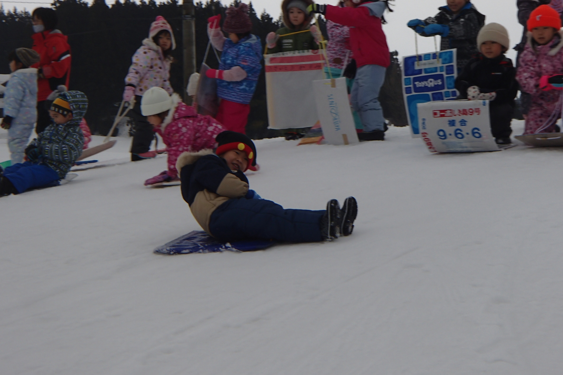 わかばようちえん ブログ そりすべり！！