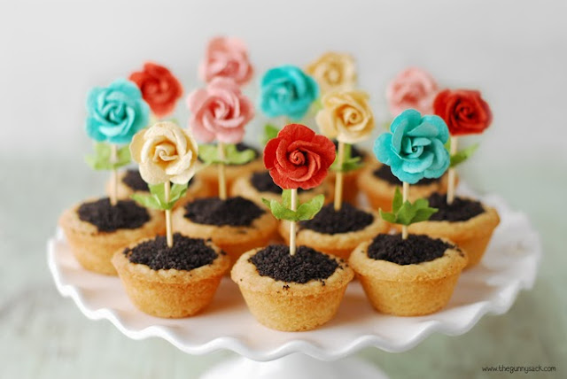 Vasinhos de cupcake com flores