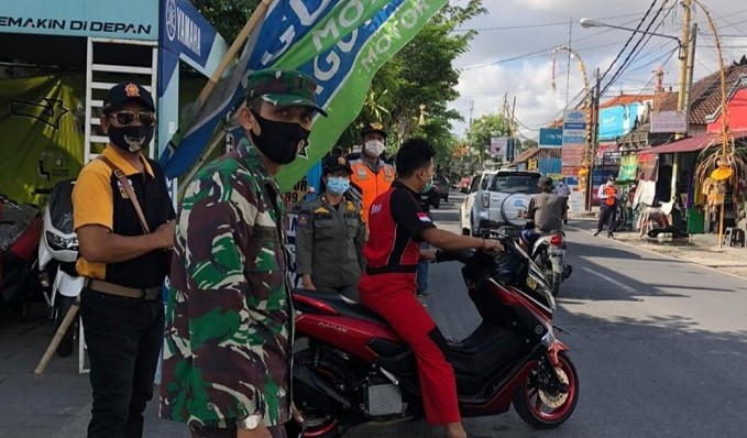 Tim Gabungan Menindak 22 Pelanggar Prokes di Denpasar