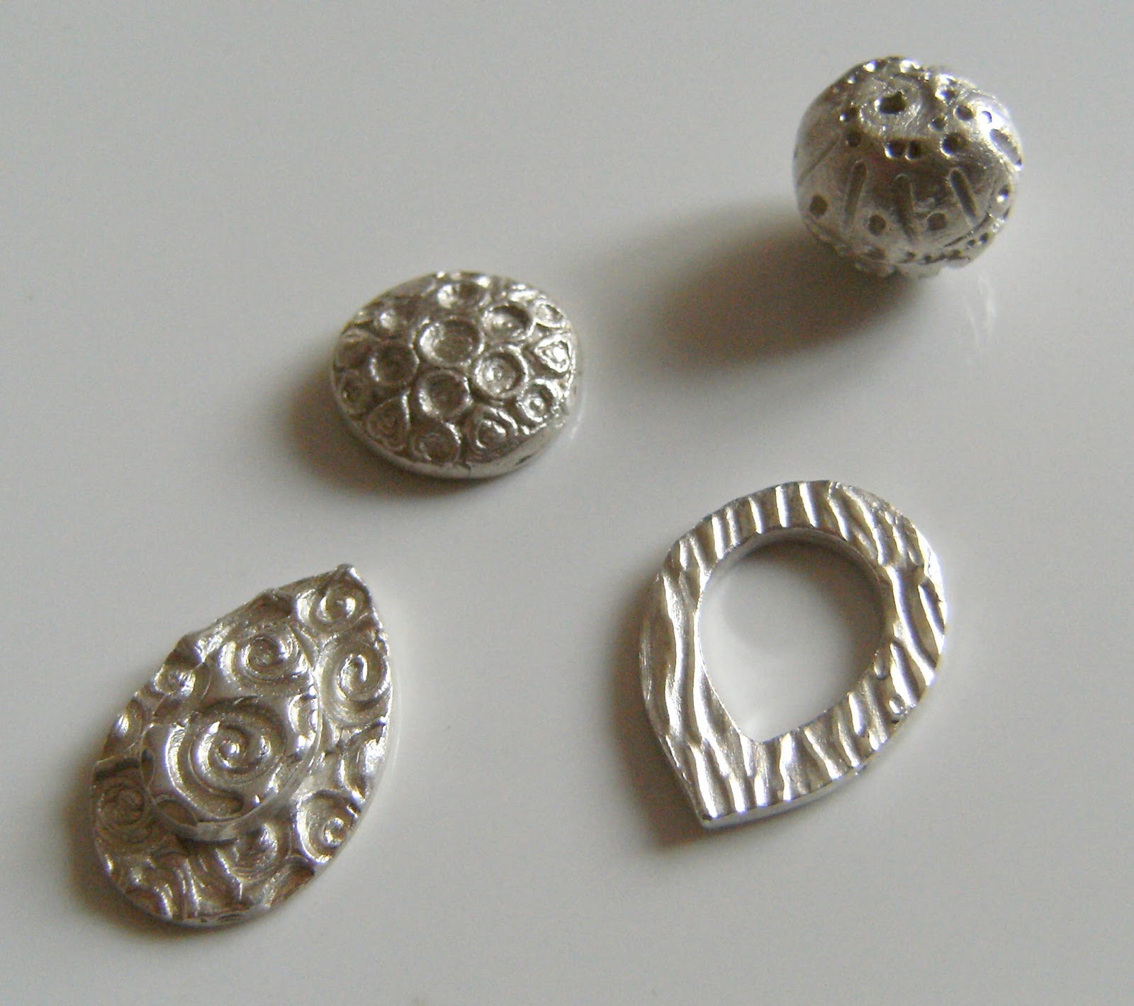 изделия из металлической глины. украшения из серебра. полимерная глина серебряная. металлическая глина мастер класс. серебро из глины.