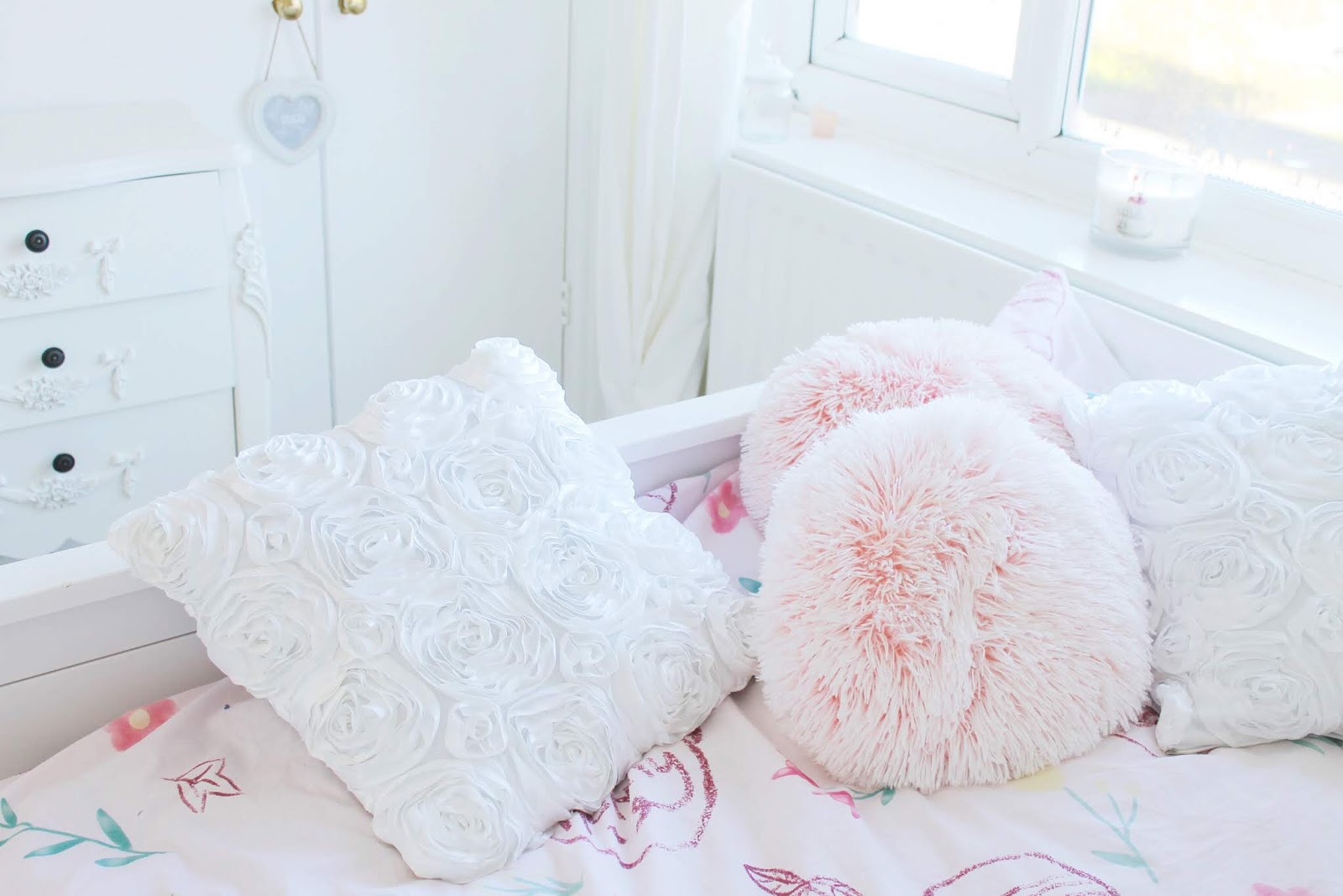 Modern princess room and home ideas for a girly apartment, girly bedroom or even dorm room
