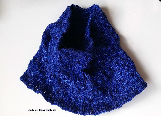 Con hilos, lanas y botones: Amphora Cowl