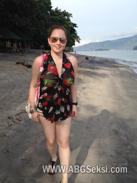 Foto Foto Tante Nakal: foto tante girang hot di kolam renang