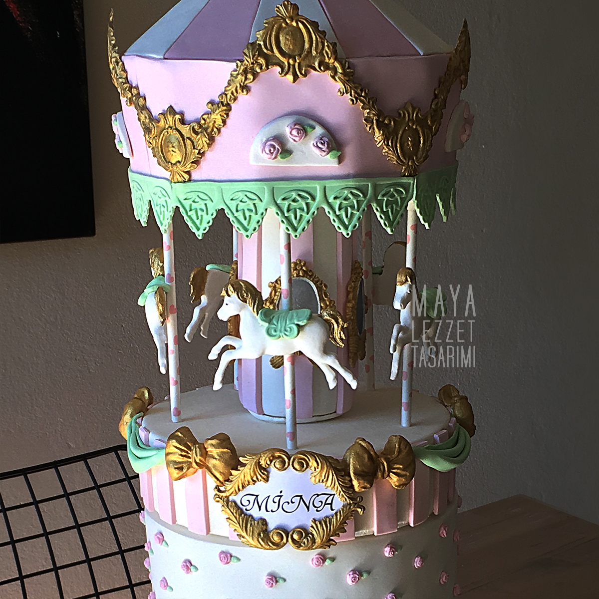 Maya Lezzet Tasarımı ATLI KARINCA PASTA CAROUSEL CAKE 1 YAŞ PASTASI
