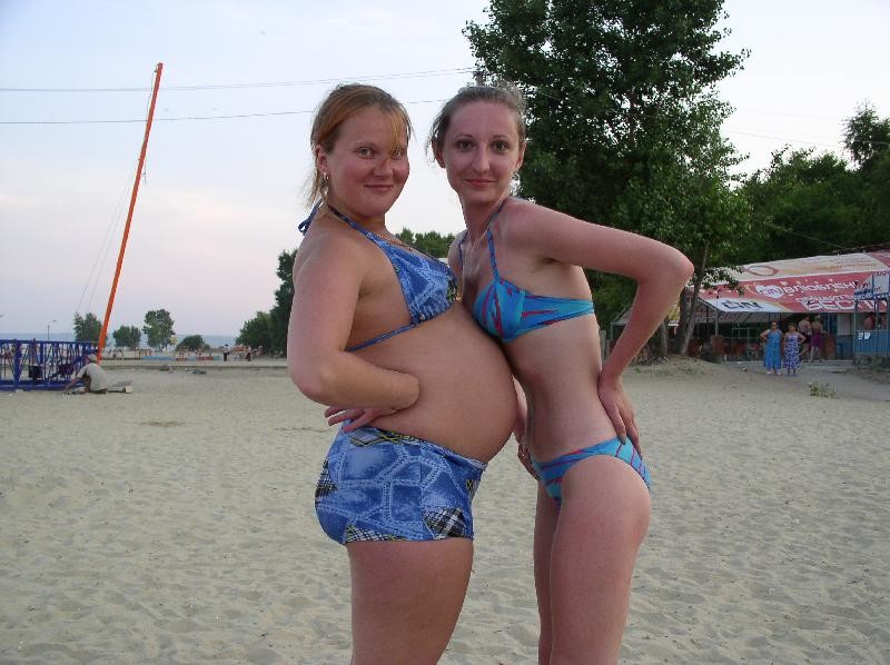 Толстая девочка 11. Жирные подростки на пляже. Толстый подросток на пляже.