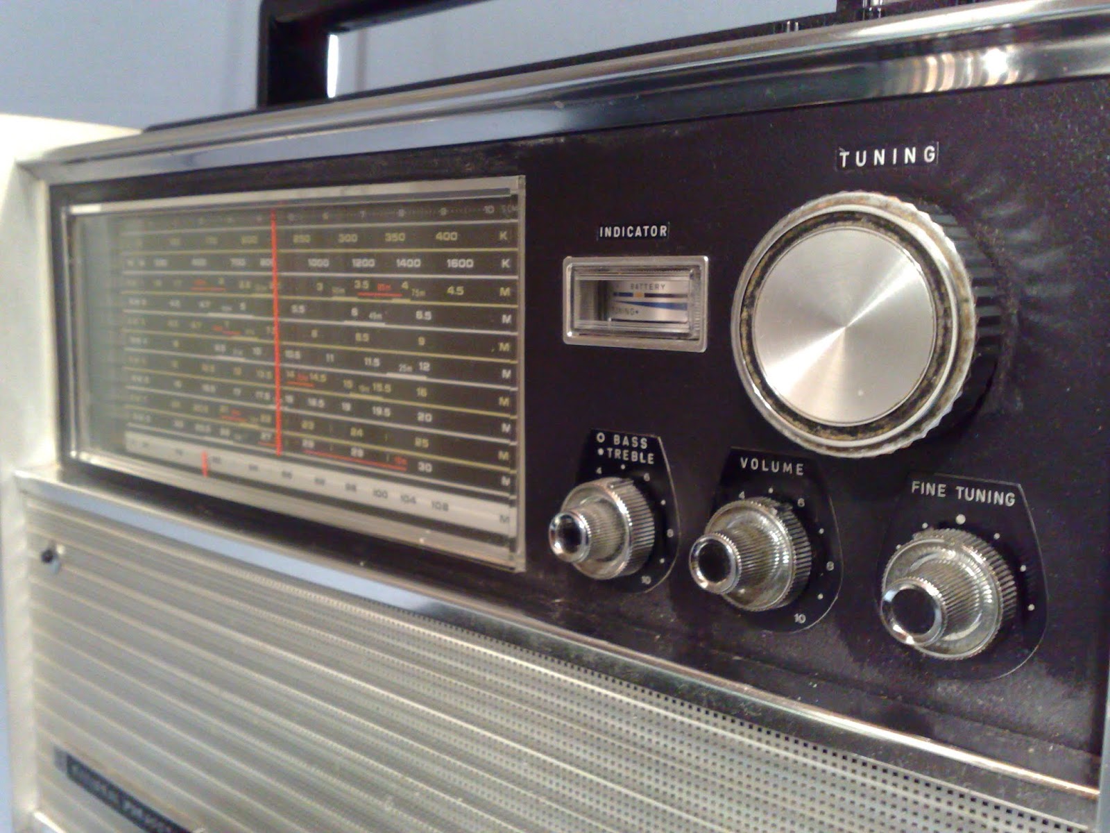 TOM's TECH TOYS WORLD BAND RADIO