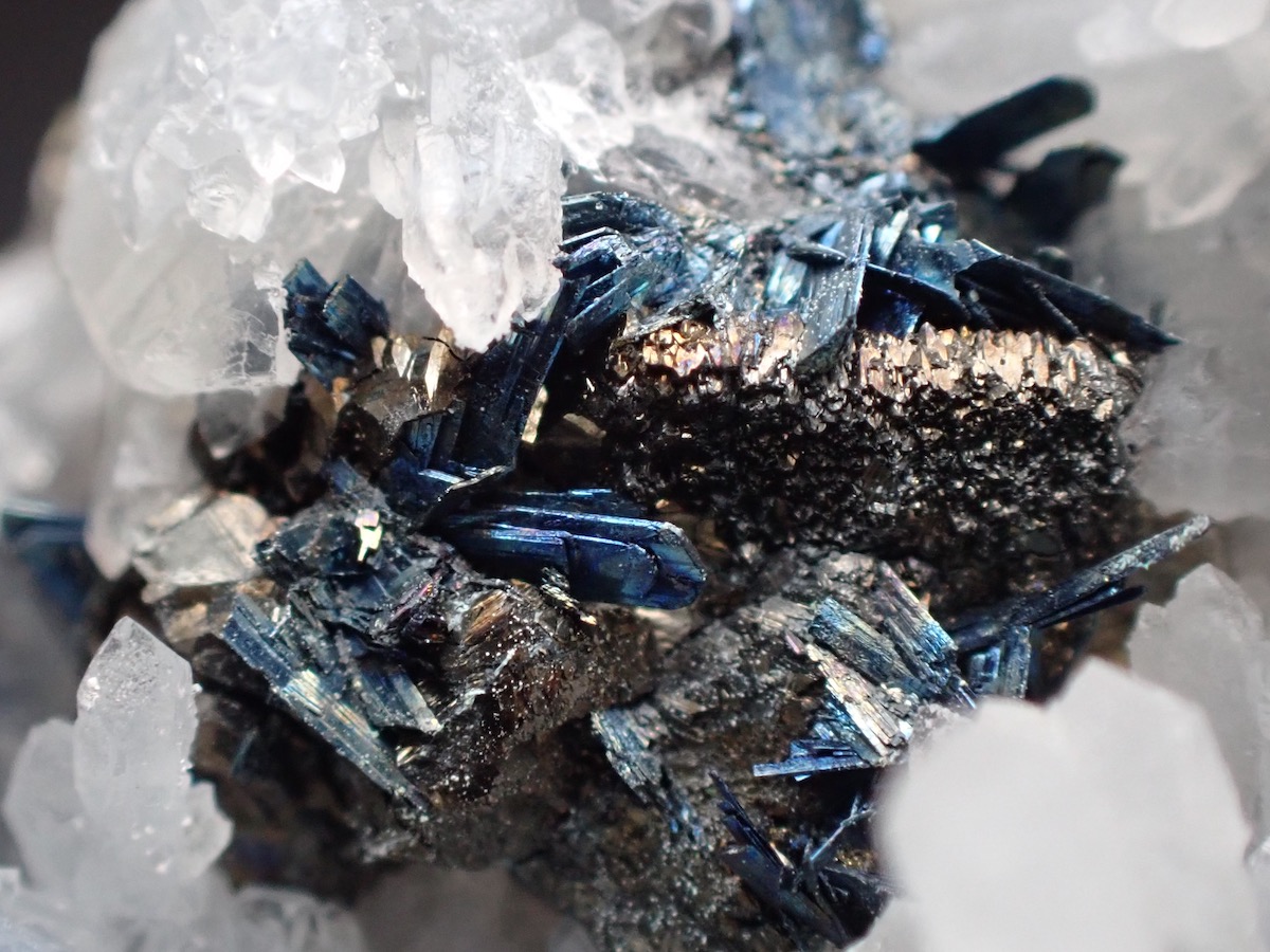 ヘルジャの輝安銅鉱 Chalcostibite from Herja