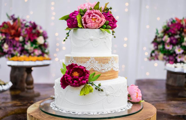 3 Tips For Finding a Wedding Cake Designer