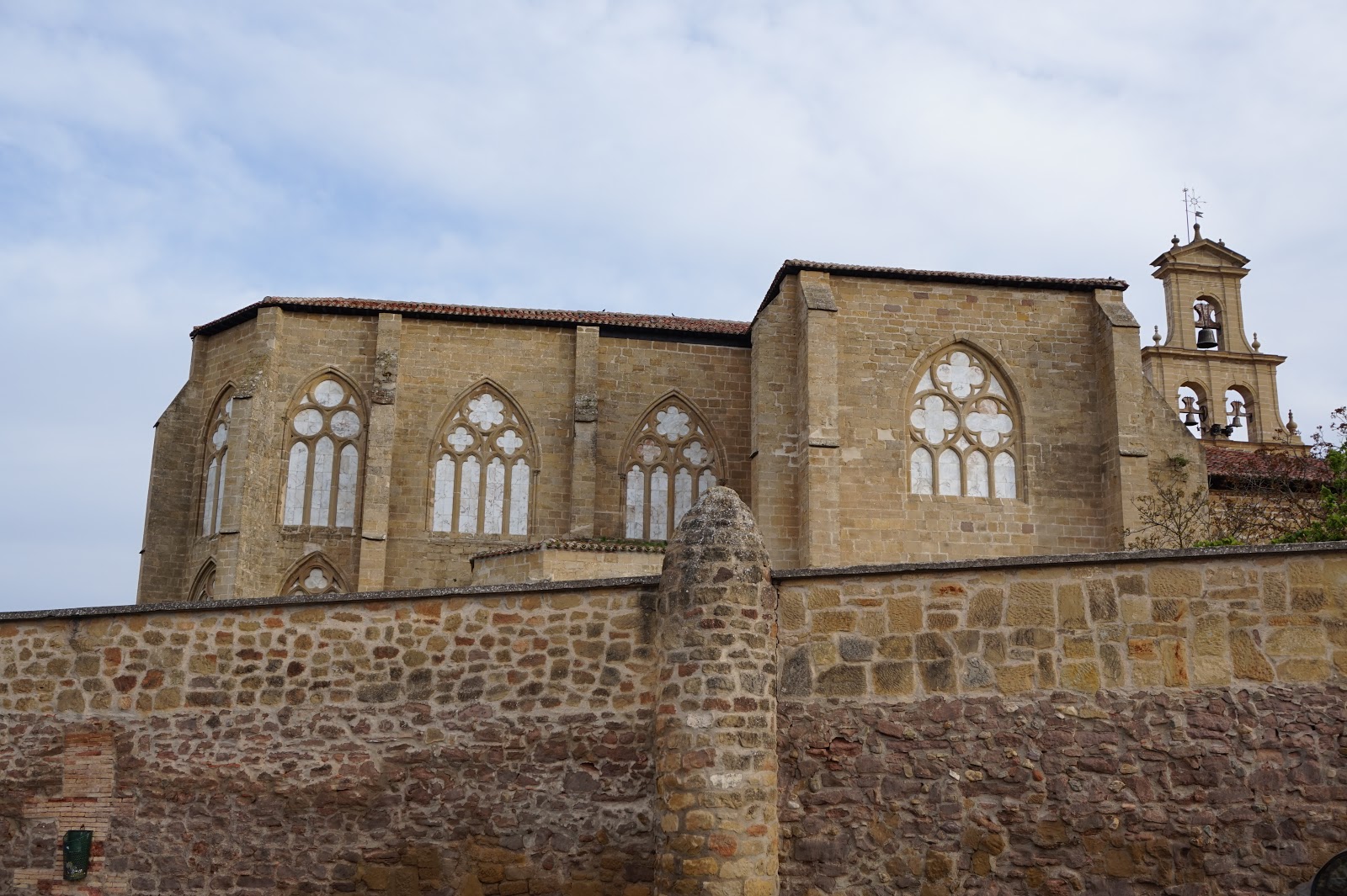 PIEDRAS, PIEDRECITAS Y PEDRAZAS Monasterio de Cañas 