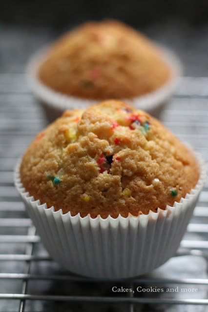 Rezept für Cupcakes mit Sprinkles - Konfetti Cupcakes - Fansnachtsgebäck