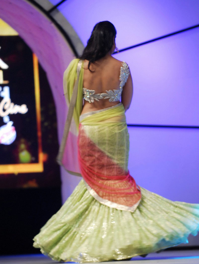 Beautiful Images: Shriya Saran Bare Back Pictures