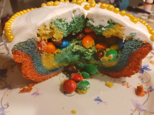 rainbow-cake-with-surprises