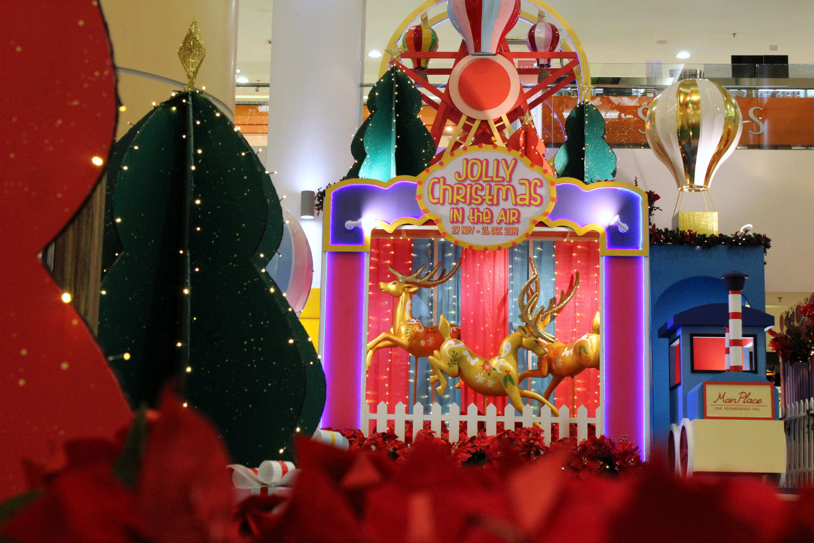 main place mall: jolly christmas in the air