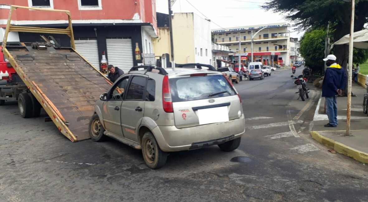 Jacobina: Roda de veículo solta na ponte Manoel Novaes