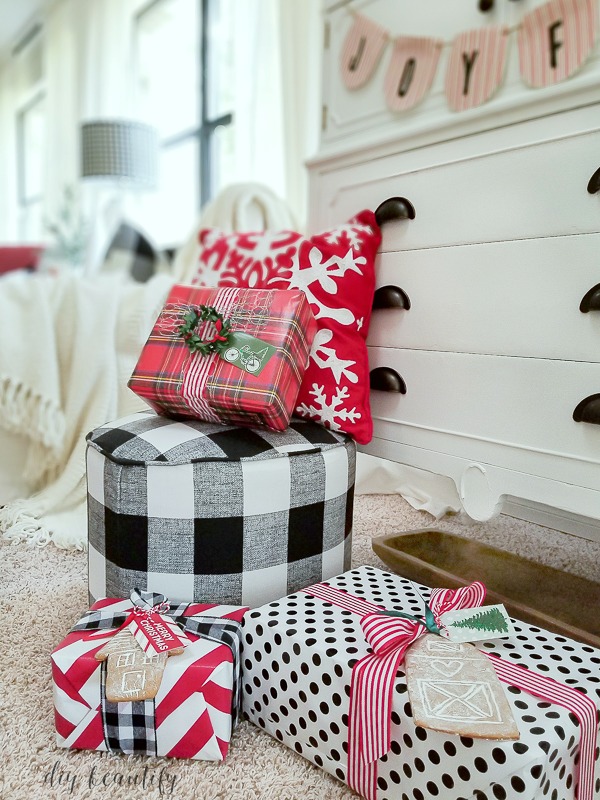 black and red gift wrap ideas