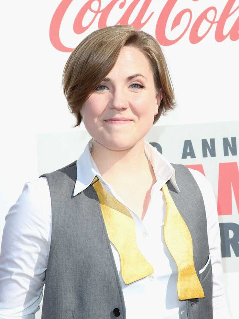 American internet personality Hannah Hart Photos Collection Navel Queens American internet personality Hannah Hart Photos Collection Navel Queens