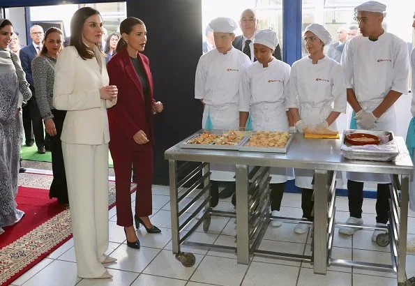 Queen Letizia and Princess Lalla Meryem visited the Escuela de la Segunda Oportunidad center. Felipe Varela suit