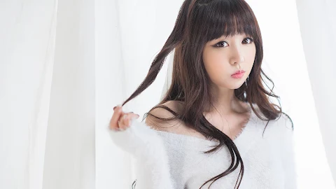 Hong Ji Yeon – Lovely Fluffy White