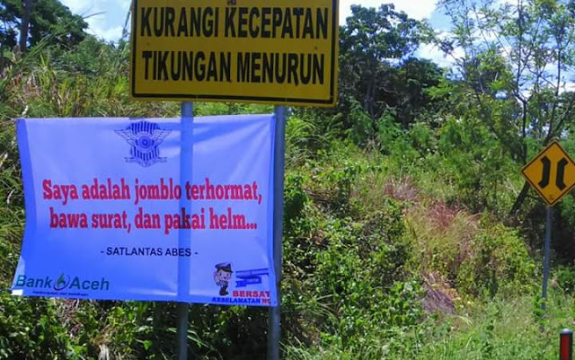 Uniknya 5 Spanduk Peringatan Untuk Pemudik dari Satlantas Aceh Besar Uniknya 5 Spanduk Peringatan Untuk Pemudik dari Satlantas Aceh Besar