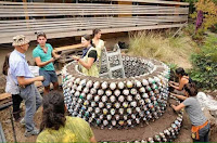 Construcción con botellas de plástico