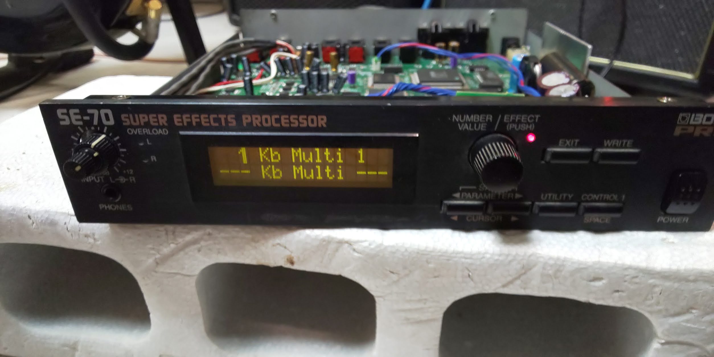 BOSS SE70のコンデンサーと内蔵電池の交換-自宅録音研究所｜Bedroom Recordings Blog