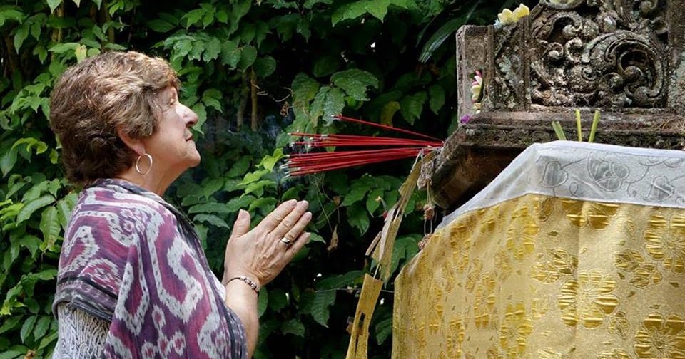 Kramaning Sembah Sejarah Hari Raya & Upacara Yadnya di Bali Kramaning Sembah Sejarah Hari Raya & Upacara Yadnya di Bali