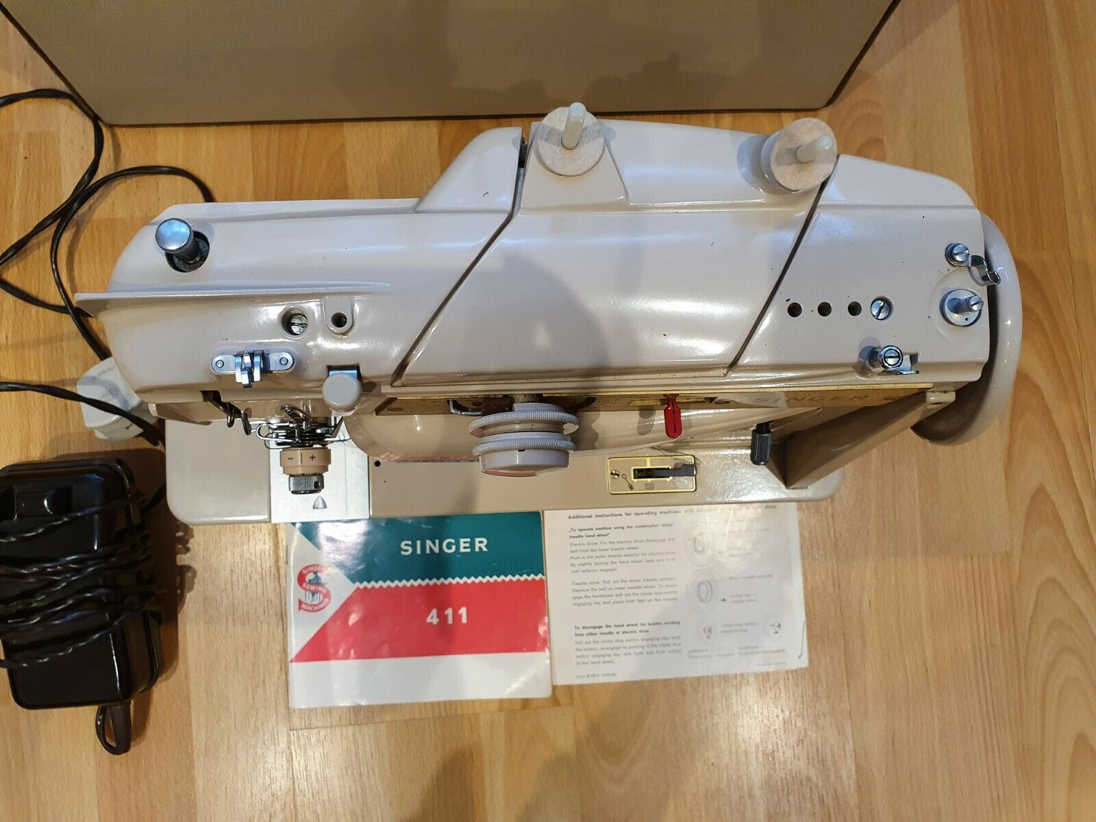 Singer 411G switchable Treadle & Electric