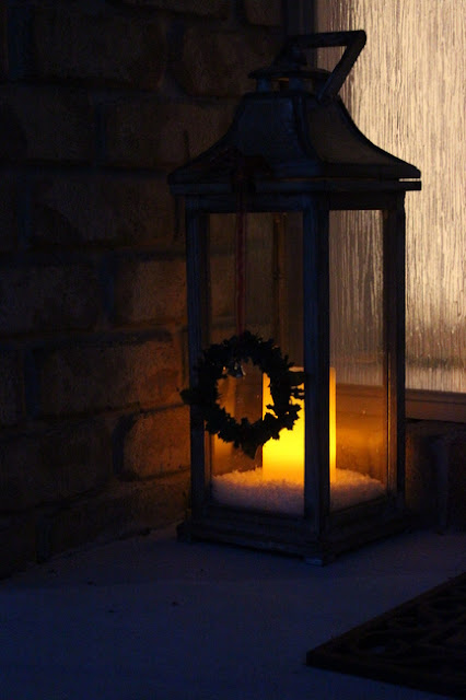 Stylish Settings: Christmas Lanterns