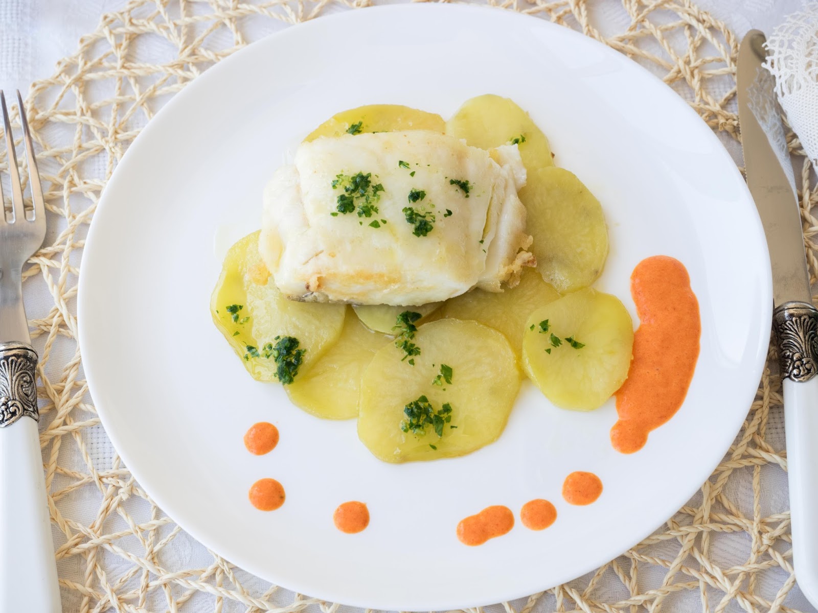 Bacalao frito con patatas panadera y