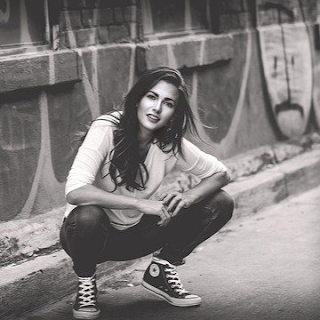 girl profile pic