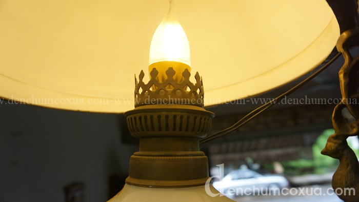 Bóng đèn LED 5W phát ra tia sáng vàng tự nhiên, đồng màu