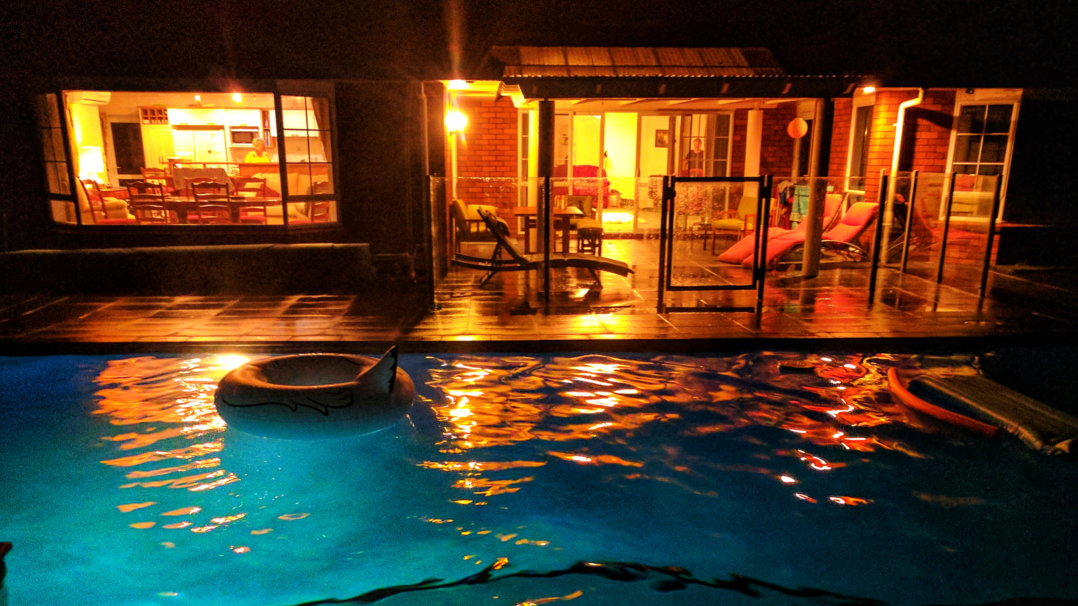 Pool and rooms of The Brown Cow (NZ)