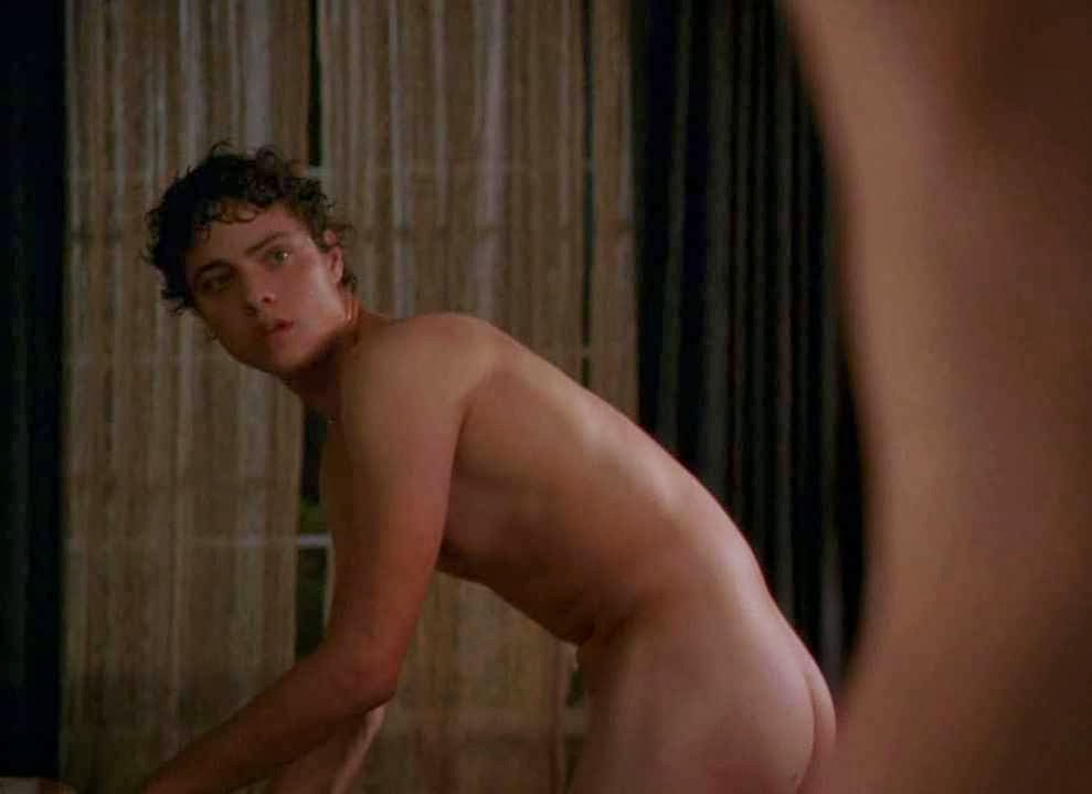 The Stars Come Out To Play: Douglas Smith - Shirtless, Barefoot & Naked in "Big Love" .