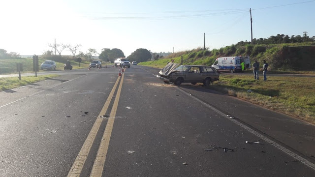 Acidente de trânsito entre carro e caminhão deixa uma vítima grave na SP-294, em Osvaldo Cruz Acidente de trânsito entre carro e caminhão deixa uma vítima grave na SP-294, em Osvaldo Cruz