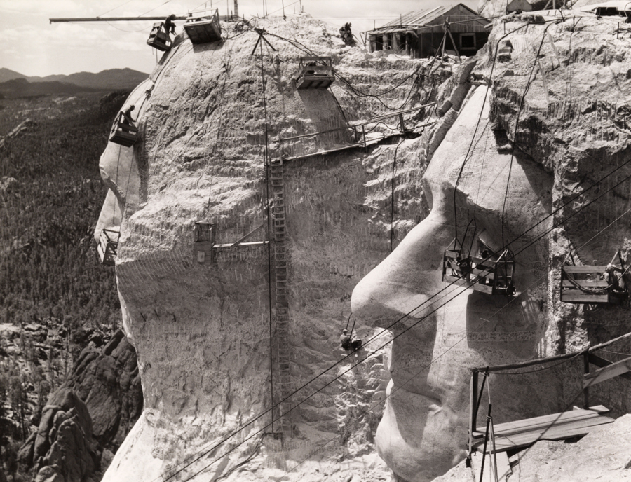 Thomas+Jefferson+at+Mount+Rushmore+under+construction%2c+1939.jpg