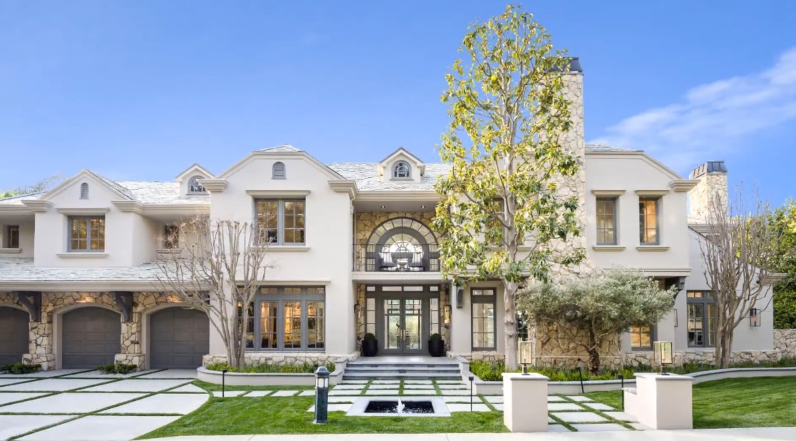 Tour 14023 Aubrey Rd, Beverly Hills, CA vs. 31 Interior Design Photos