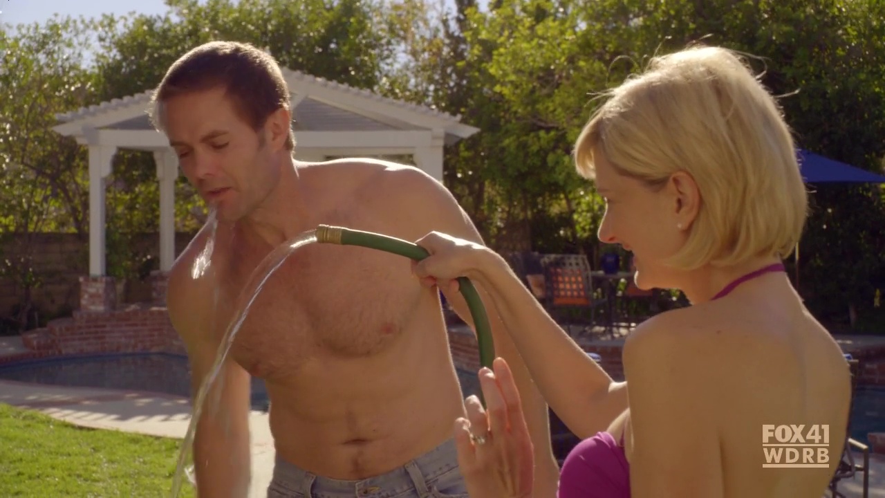 Garret Dillahunt shirtless in Raising Hope 1-20 "Everybody Flirts... 