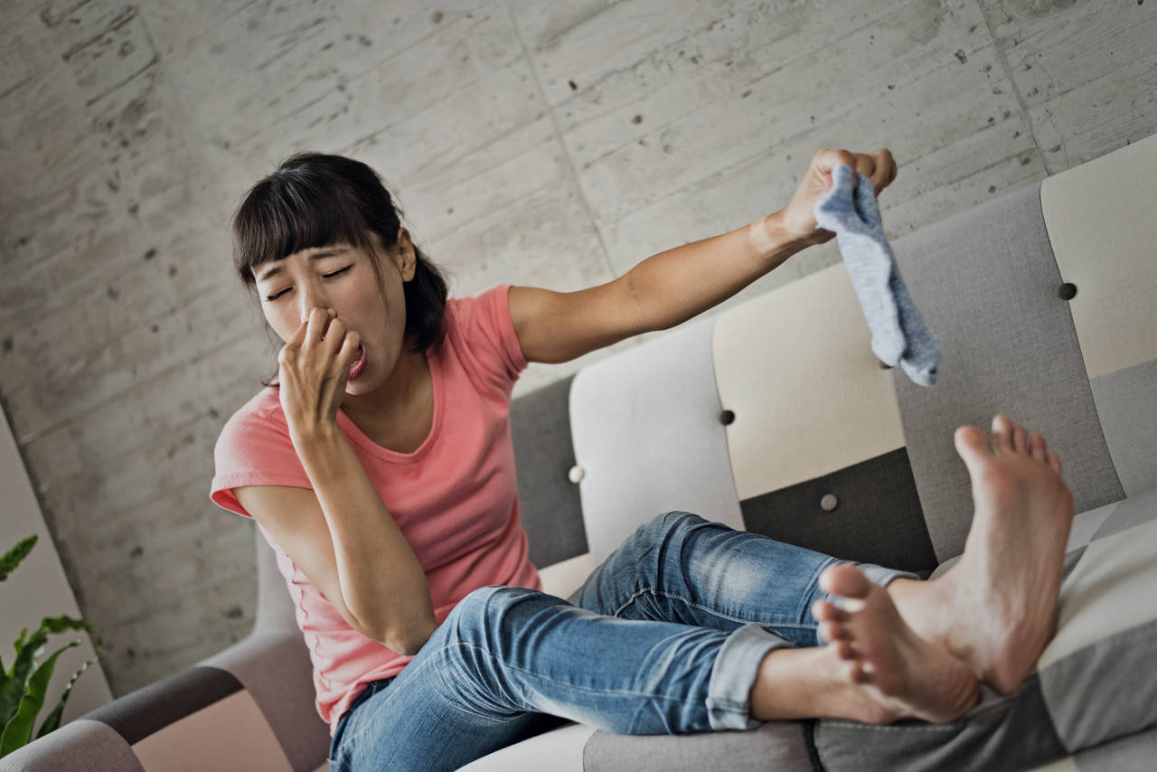 How to Get Rid of Smelly Feet Odor & Keep them Fresh