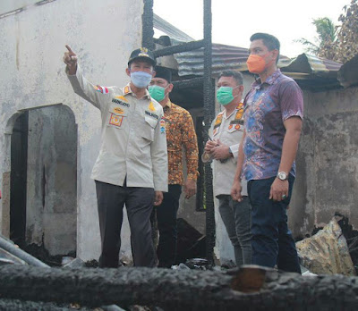 Walikota Palembang Beri  Bantuan Para Korban Kebakaran di Asrama TNI AD Sekojo