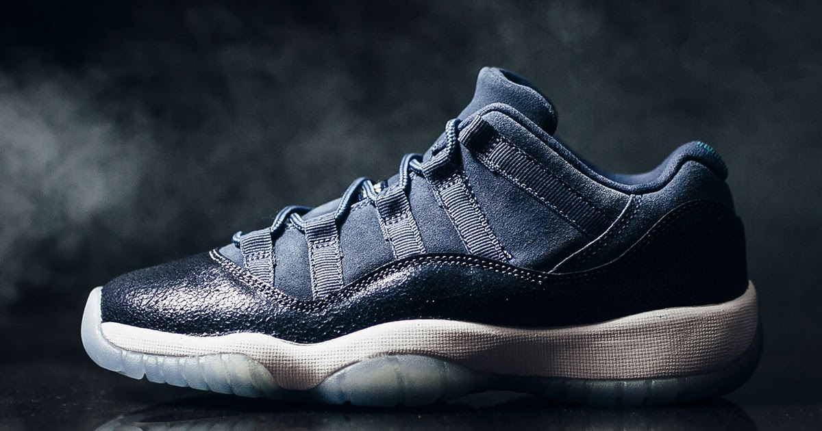 air jordan 11 blue moon
