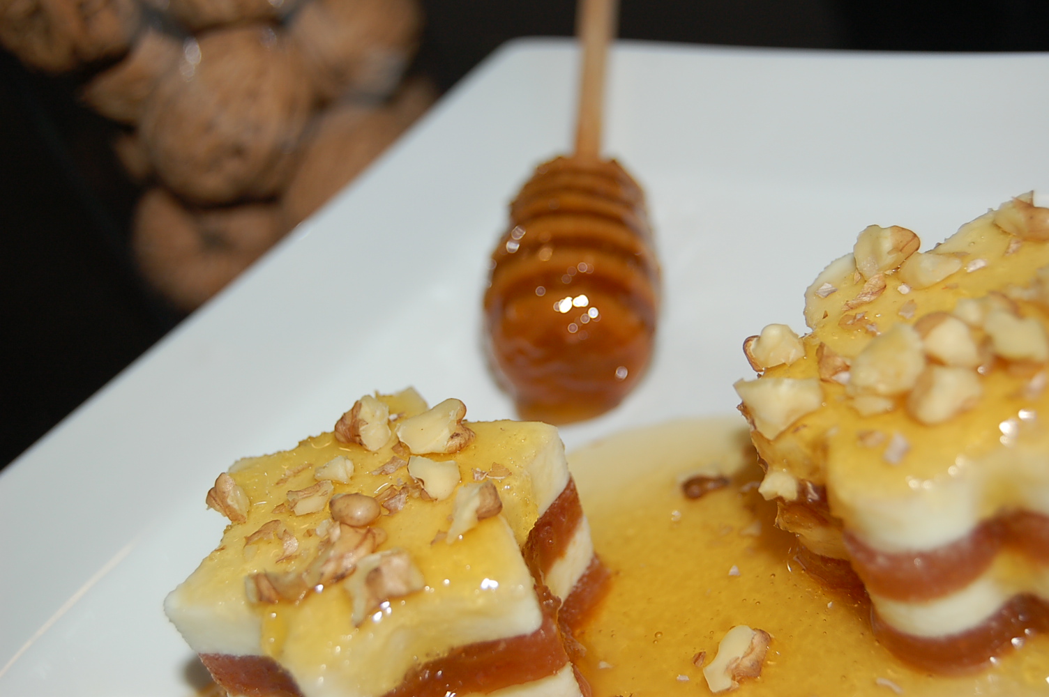 Membrillo con Queso, Miel y Nueces