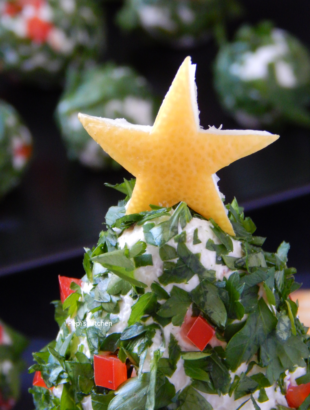 Pepi's kitchen in english Christmas Tree Cheese Ball