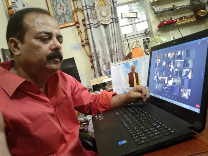 प्राईवेट स्कूल्स एंड चिल्ड्रेन वेलफेयर एसोसिएशन के राष्ट्रीय अध्यक्ष शमायल अहमद ने देश के मानव संसाधन विकास मंत्री डॉ रमेश पोखरियाल निशंक से ऑनलाइन वार्तालाप की -शमायल अहमद।।