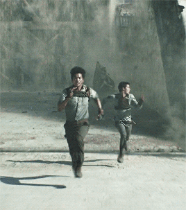 메이즈러너 기홍 뛰는 폼.gif (스압, | 인스티즈