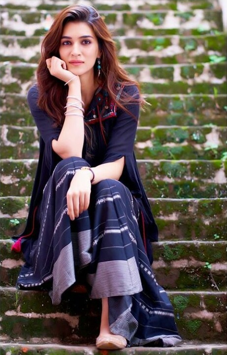 Deepika Padukone and Kriti Sanon’s latest pics: both look effortlessly