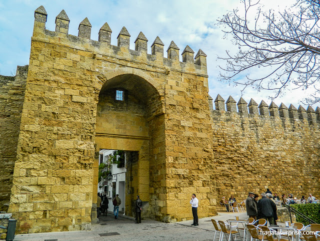 Córdoba, Andaluzia: Porta de Almodóvar e muralhas mouras