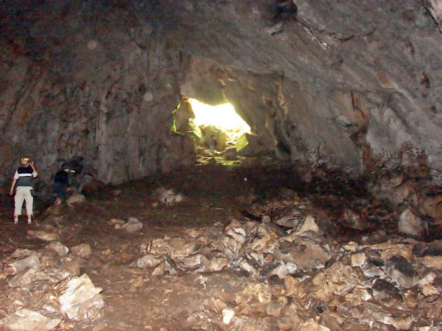 Карстовые пещеры - огромный зал пещеры Холодная (Суук-Коба)