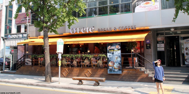 Cafetería en el barrio francés de Seúl