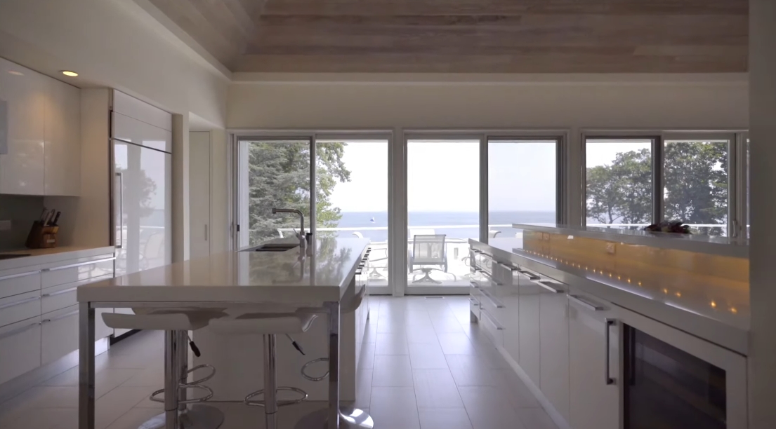 Tour 28 Hedges Banks Dr, East Hampton vs. 25 Interior Design Photos